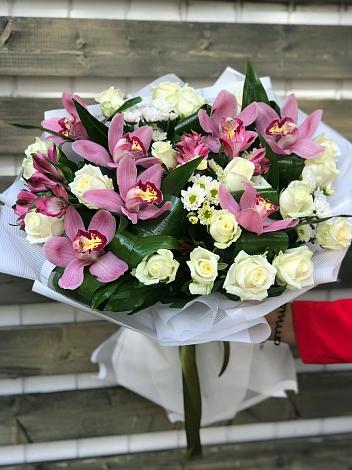 Букет цветов из: Розы и Хризантемы в Суксун