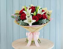 Букет цветов из:  Лилии и Розы в Суксун