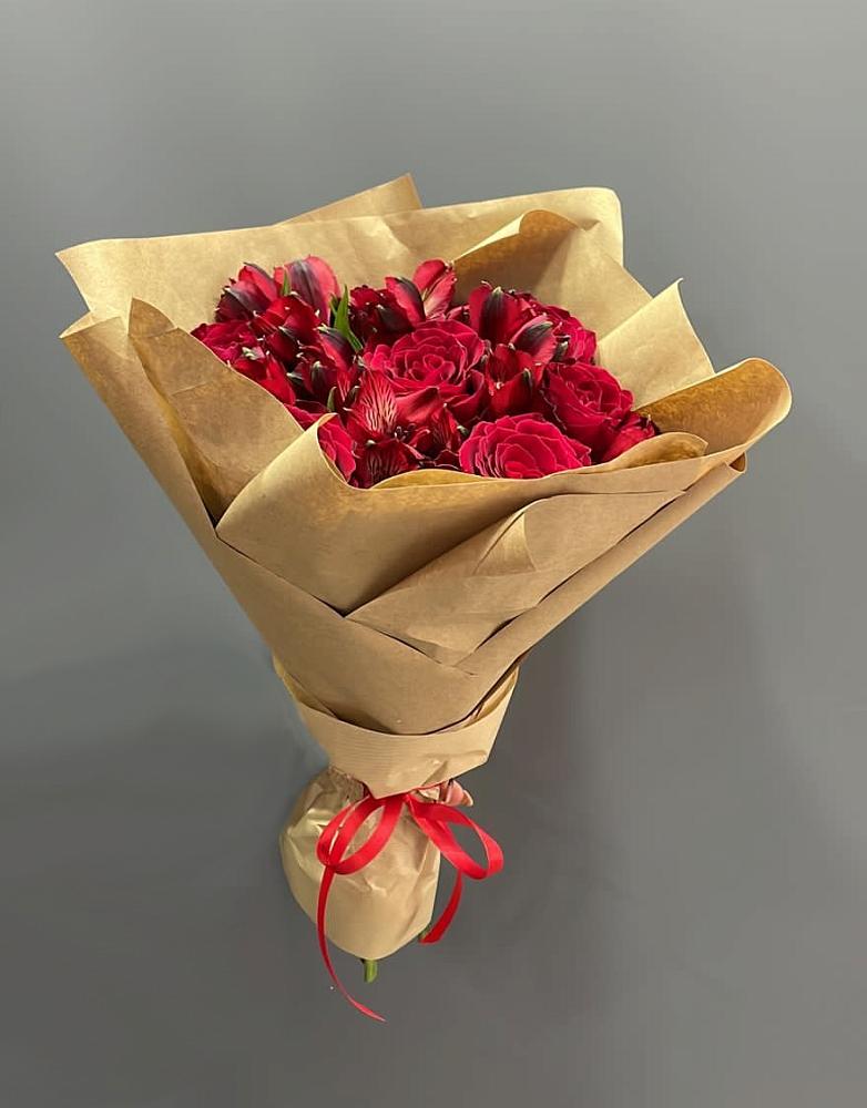 Букет цветов из: Альстромерии и Розы в Суксун