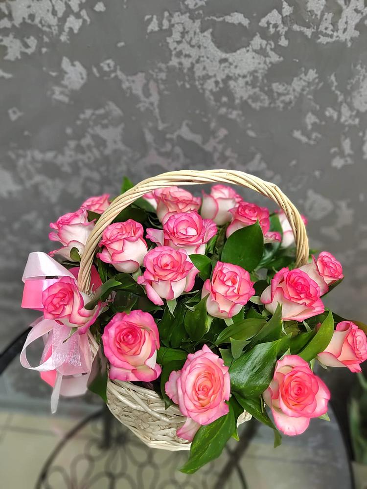Цветочная композиция из Розы в корзине в Суксун