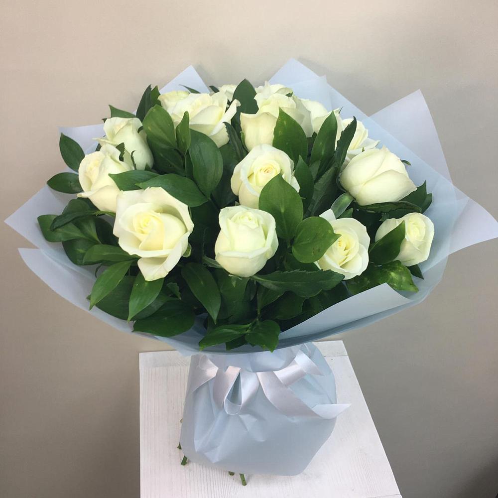 Букет 15 Белых роз Проуд в Суксун