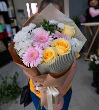 Букет цветов из:  Герберы, Розы и Хризантемы в Суксун