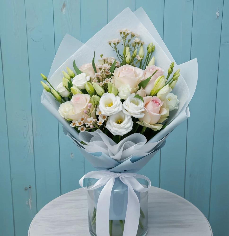 Букет цветов из: Розы и Лизиантусы в Суксун