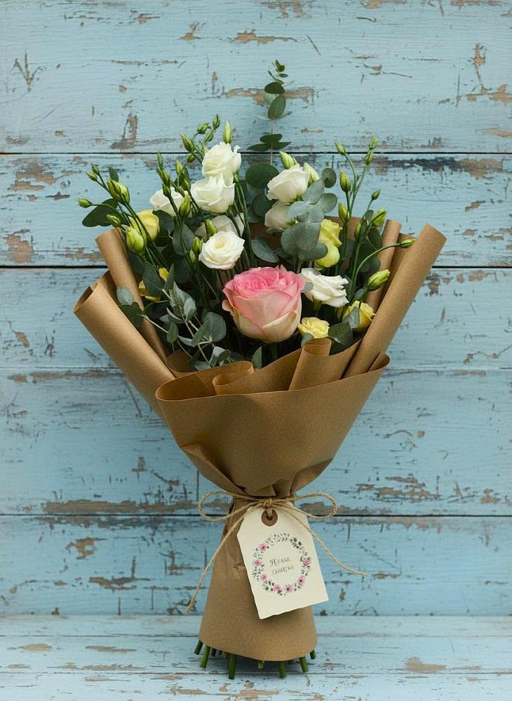 Букет цветов из: Розы и Лизиантусы в Суксун