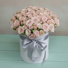 Цветочная композиция из Розы в шляпной коробке в Суксун