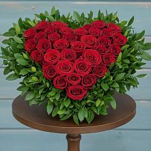 Цветочная композиция из Розы в виде сердца в Суксун