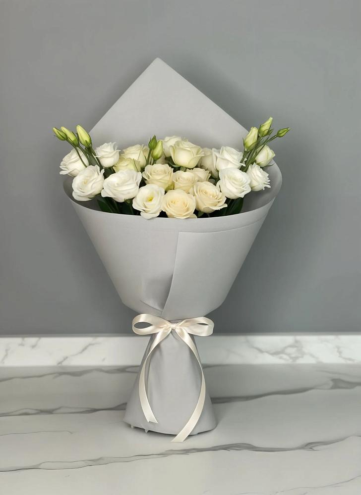 Букет цветов из: Розы и Лизиантусы в Суксун