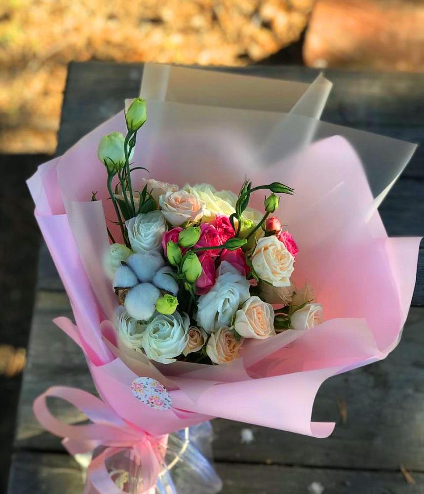 Букет цветов из: Розы и Лизиантусы в Суксун