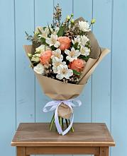 Букет цветов из:  Альстромерии, Лизиантусы, Розы и Хризантемы #REPLACE_PRED# Суксун