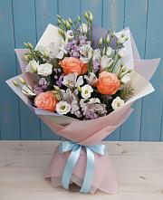 Букет цветов из:  Лизиантусы, Розы, Альстромерии и Гипсофила в Суксун