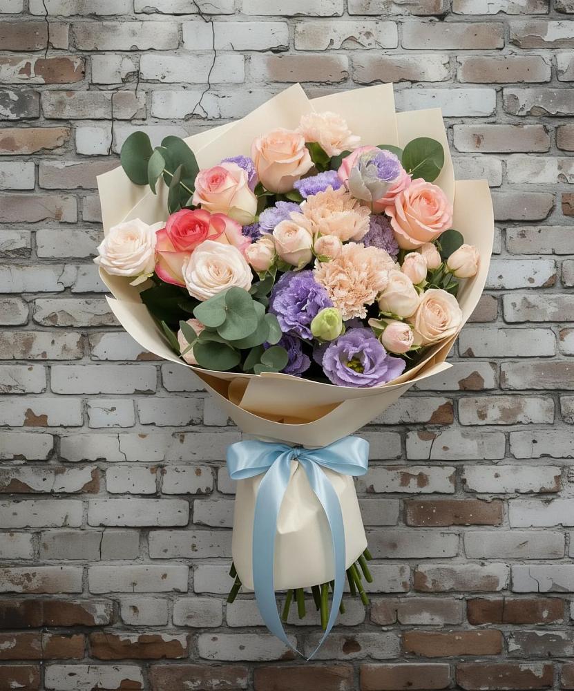 Букет цветов из: Розы, Лизиантусы и Гвоздики в Суксун