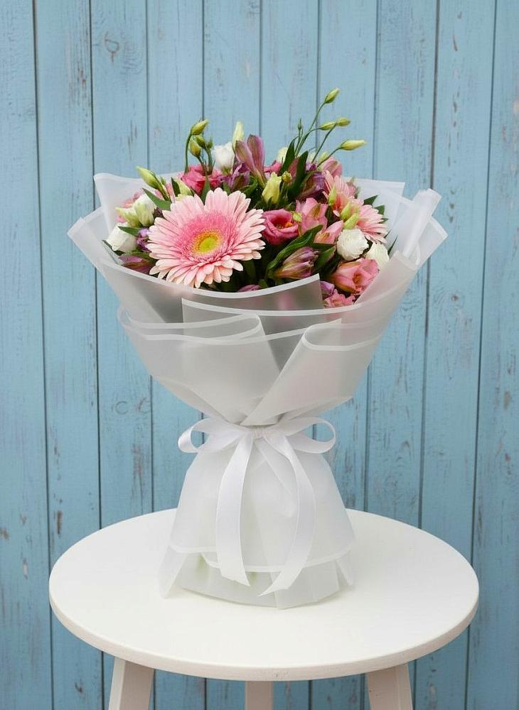 Букет цветов из: Герберы, Альстромерии и Лизиантусы в Суксун