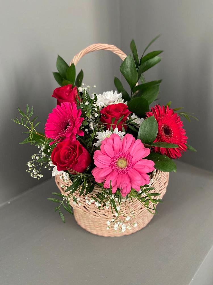 Цветочная композиция из Розы, Хризантемы и Герберы в корзине в Суксун