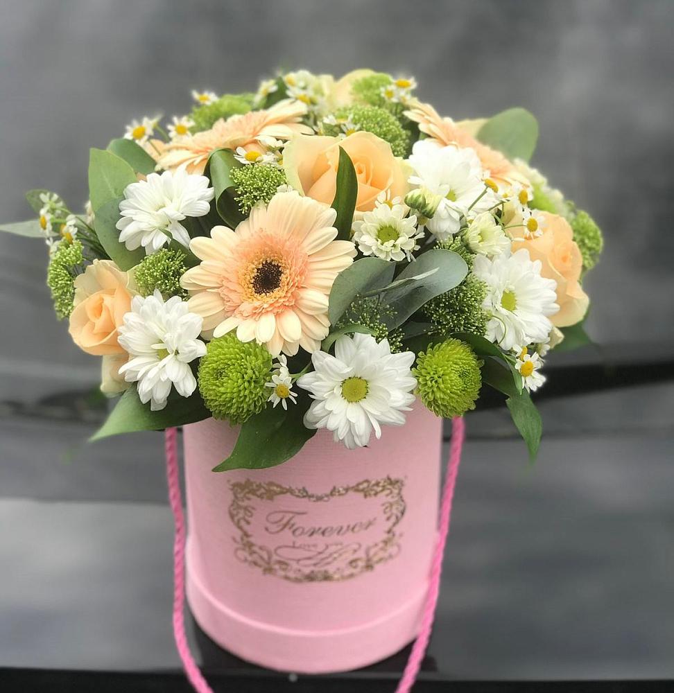 Цветочная композиция из Розы, Герберы и Хризантемы в шляпной коробке в Суксун