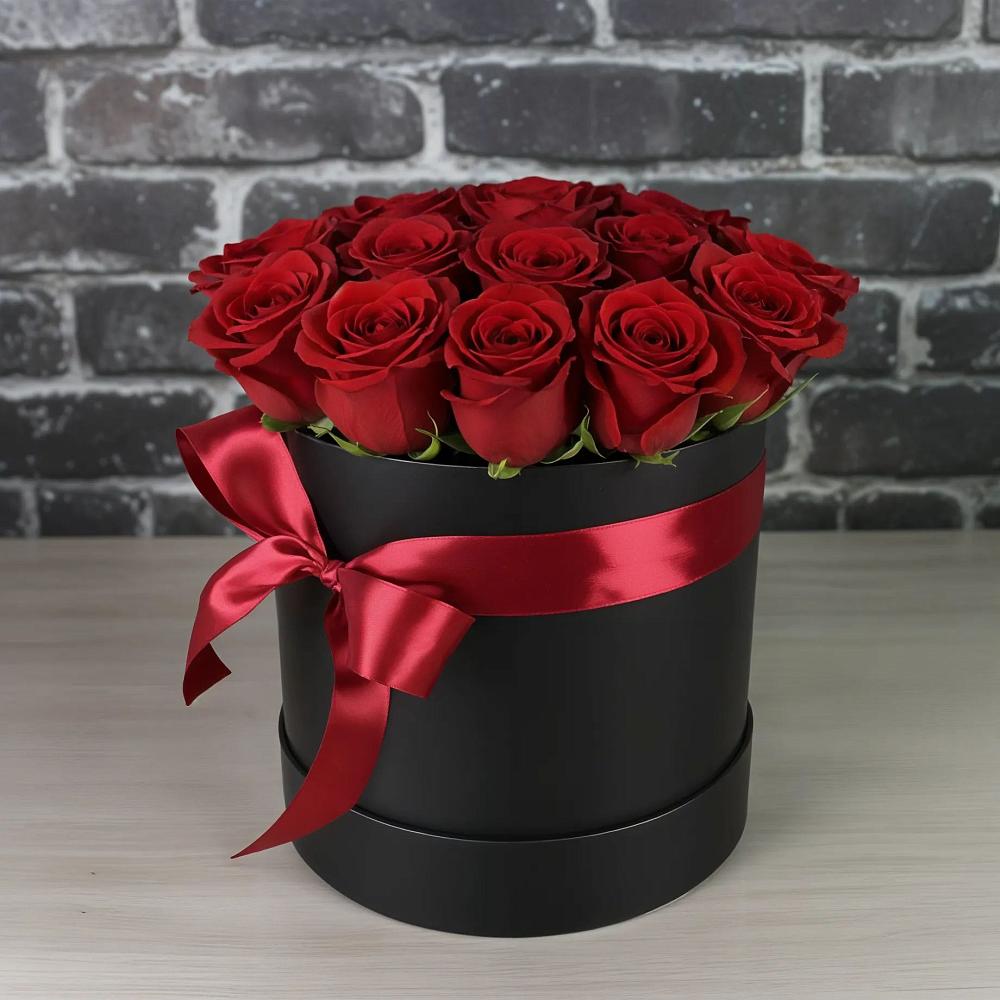 Цветочная композиция из Розы в шляпной коробке в Суксун