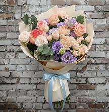 Букет цветов из:  Розы, Лизиантусы и Гвоздики #REPLACE_PRED# Суксун