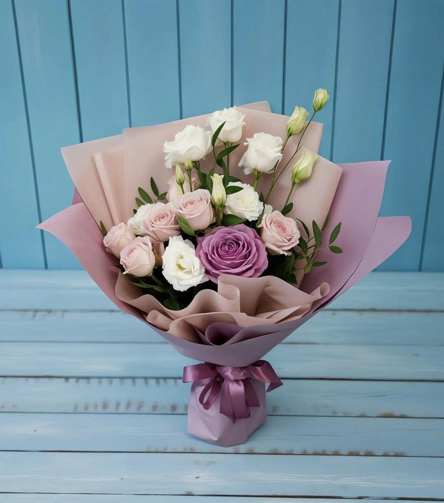 Букет цветов из: Розы и Лизиантусы в Суксун